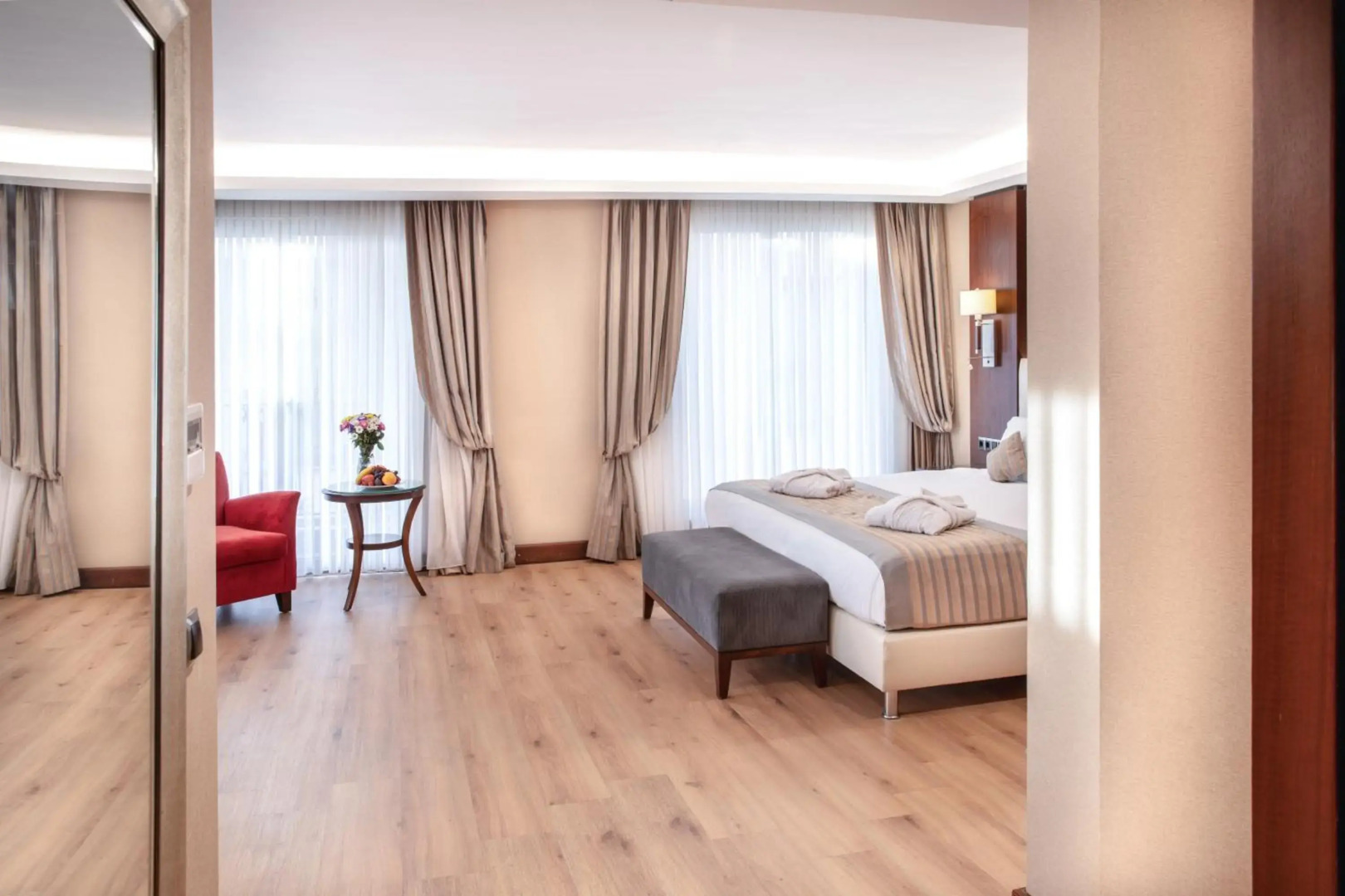 Grand Aras Hotel & Suites