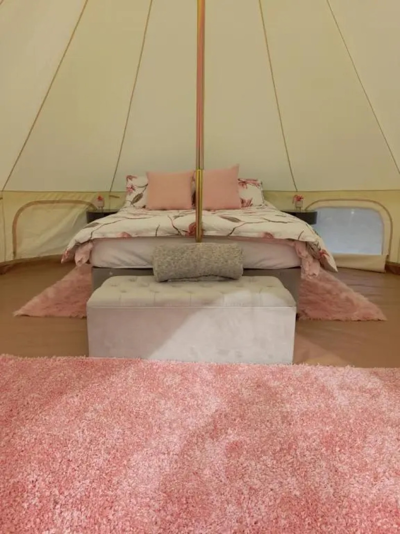 Log cabin retreat and luxury bell tent