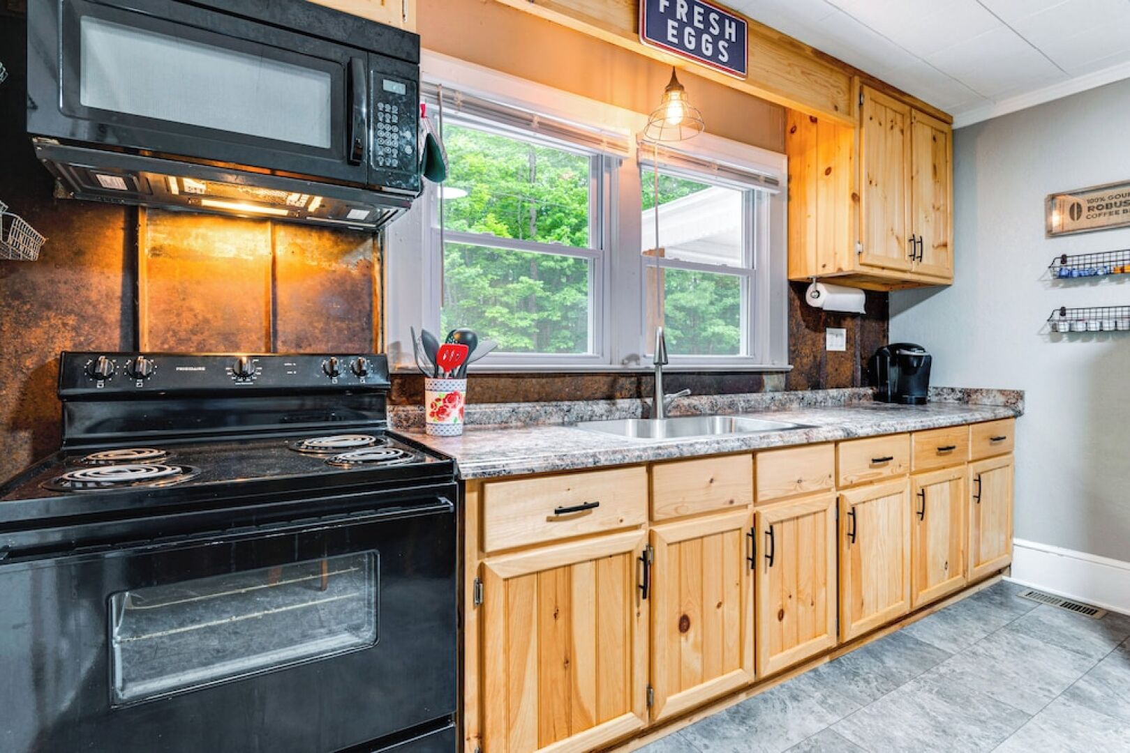 3 Mi to Dtwn & Holiday Events! Forest City Retreat