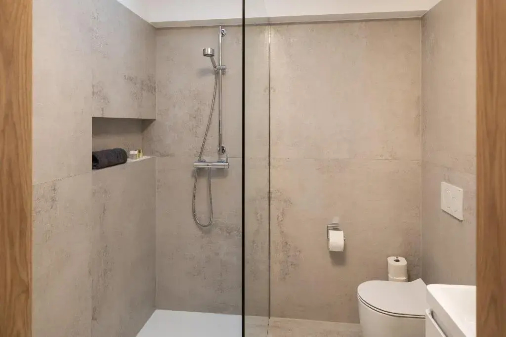 Home & Work Apartments