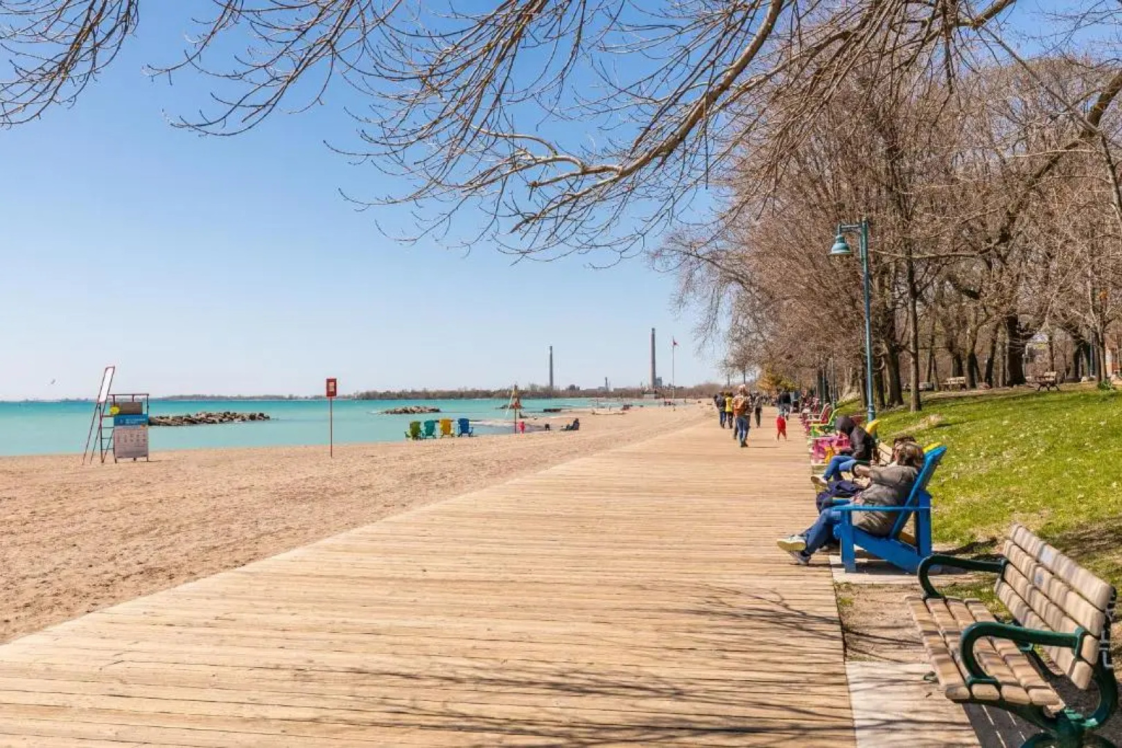 Modern Lakeside House in The Beaches