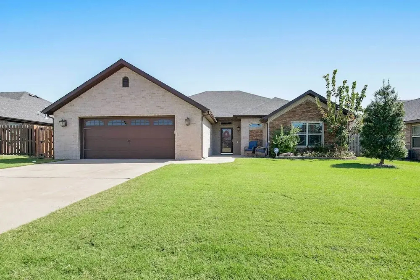 Near Hiking & Biking: Convenient Home in Rogers!