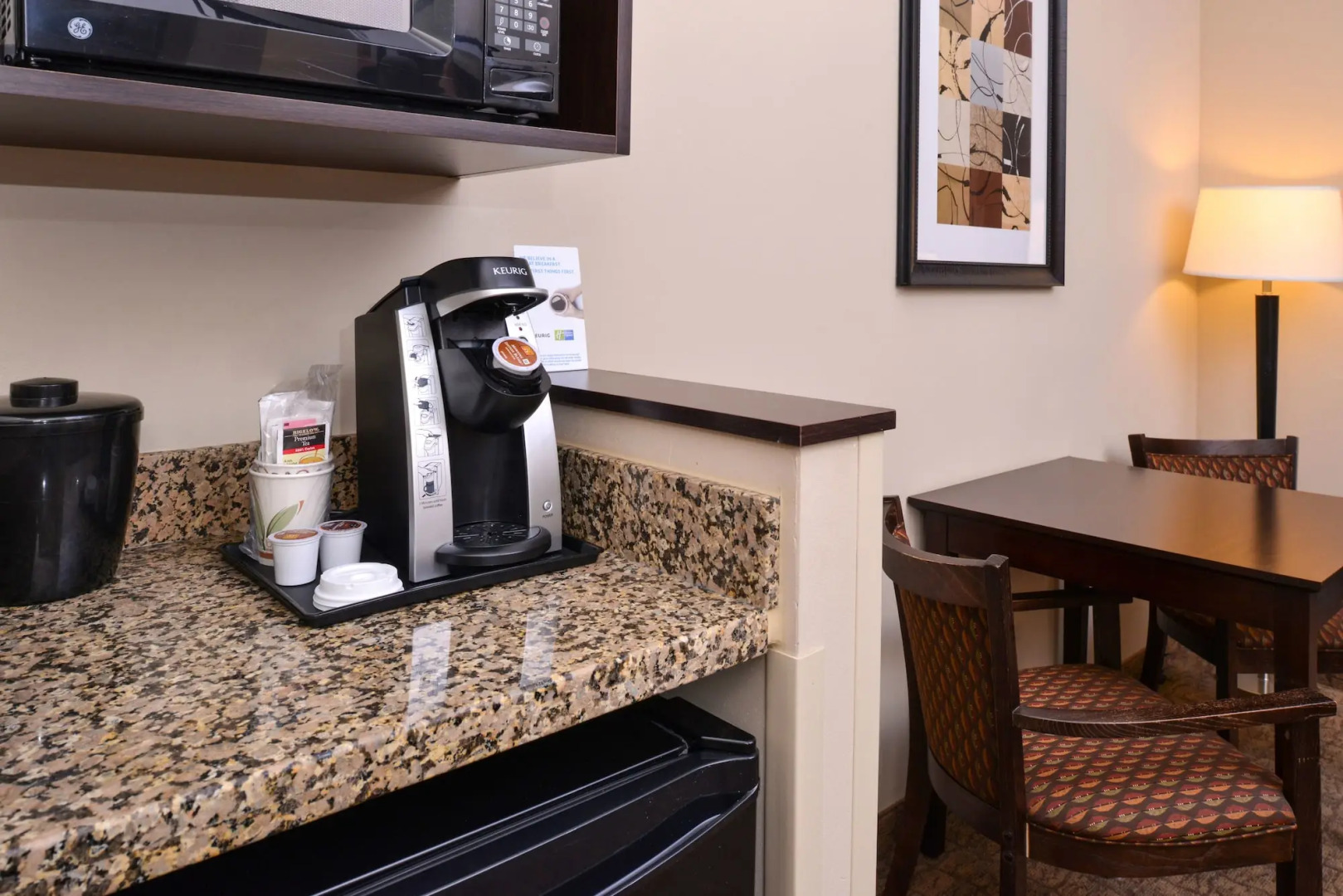 Holiday Inn Express and Suites Fairmont by IHG