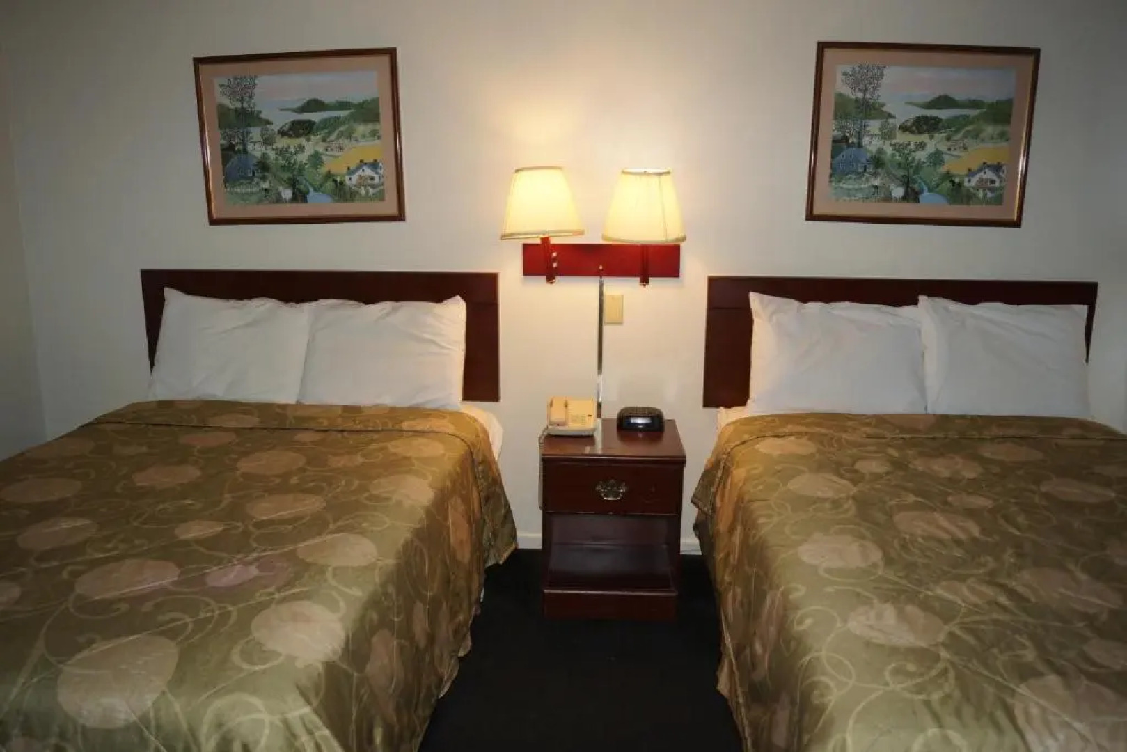 Country Squire Inn & Suites
