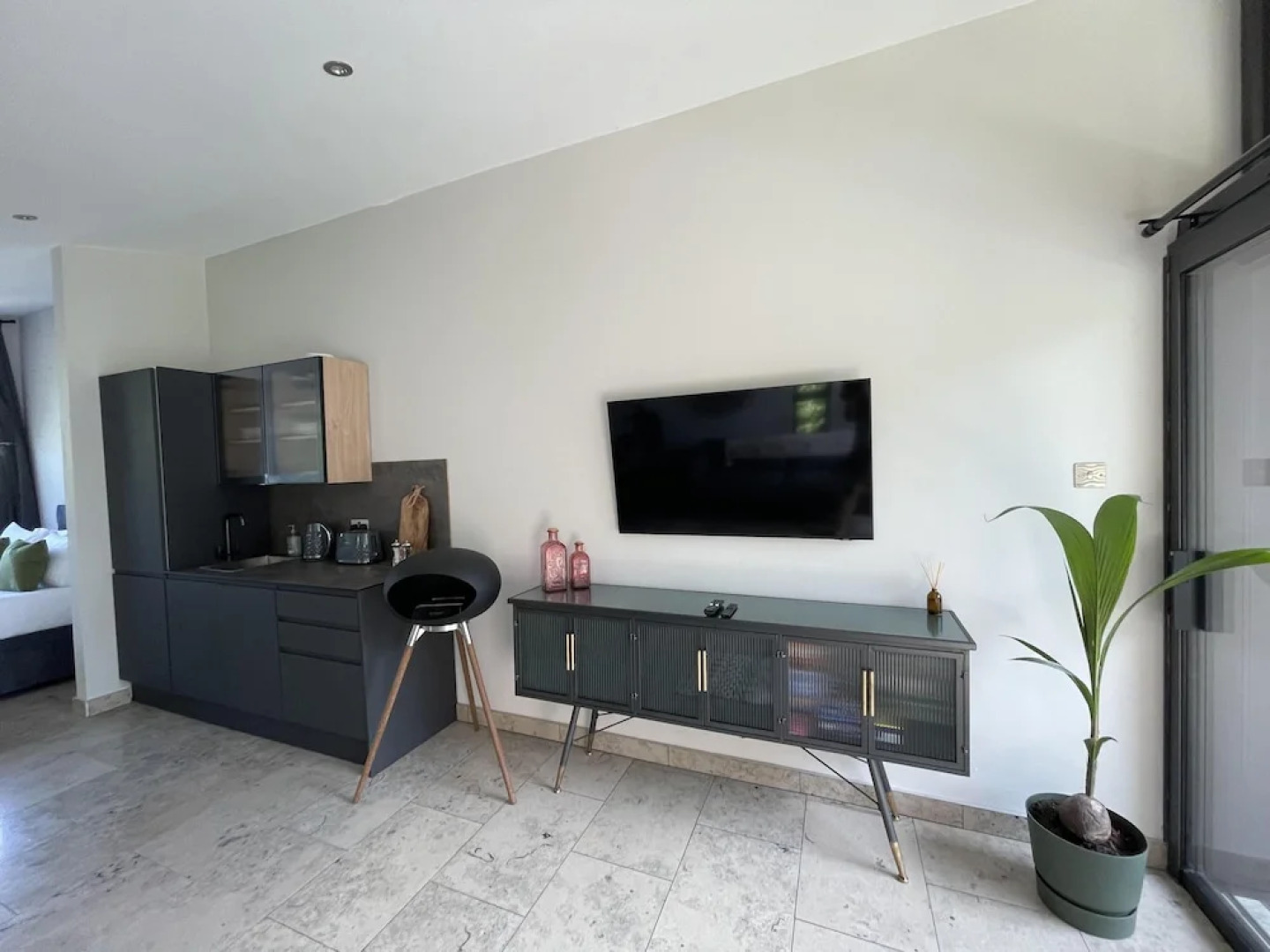 River View Guest House, Jacuzzi, Boat, Fire Hire