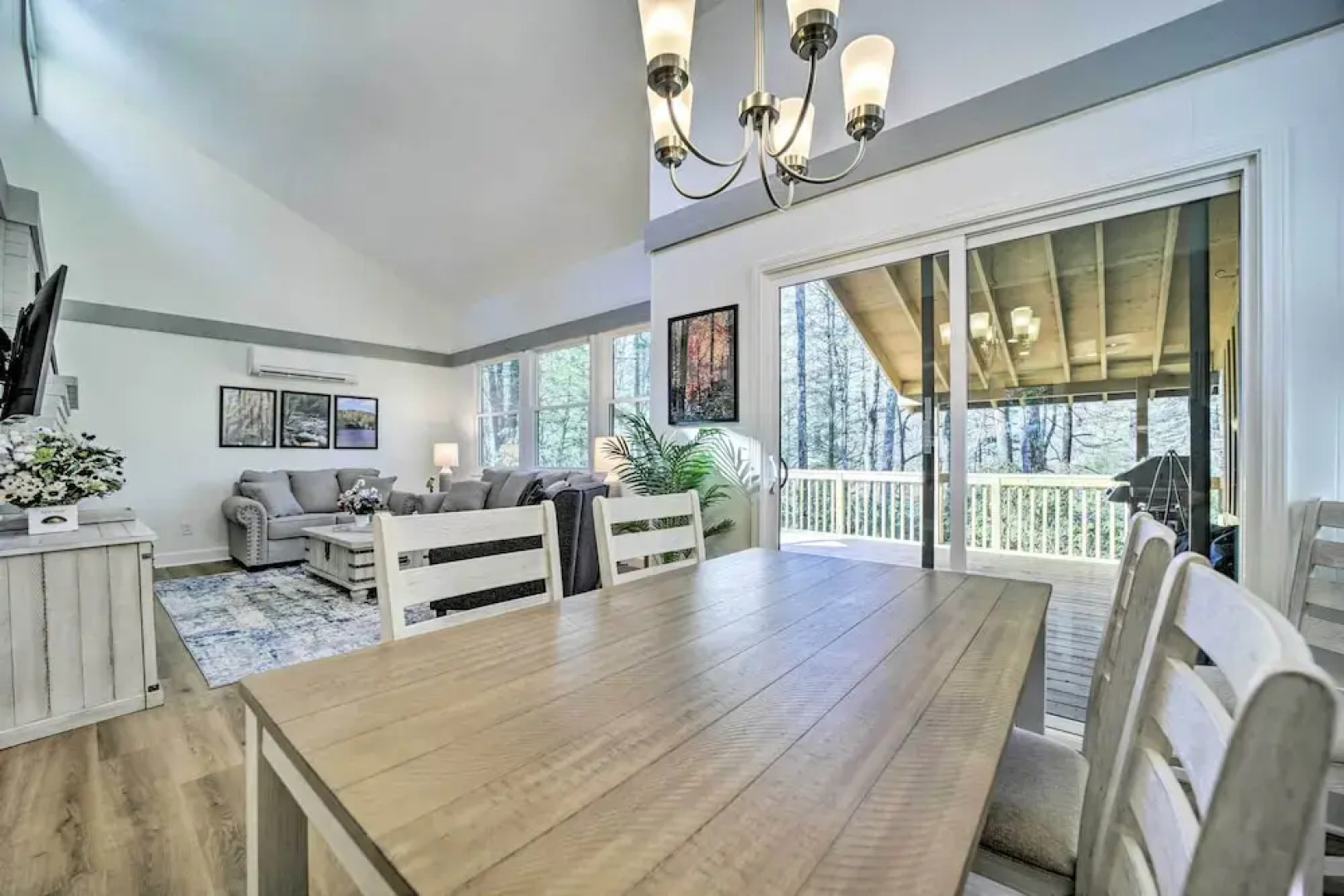 Sapphire Home w/ Grill & Pool Access