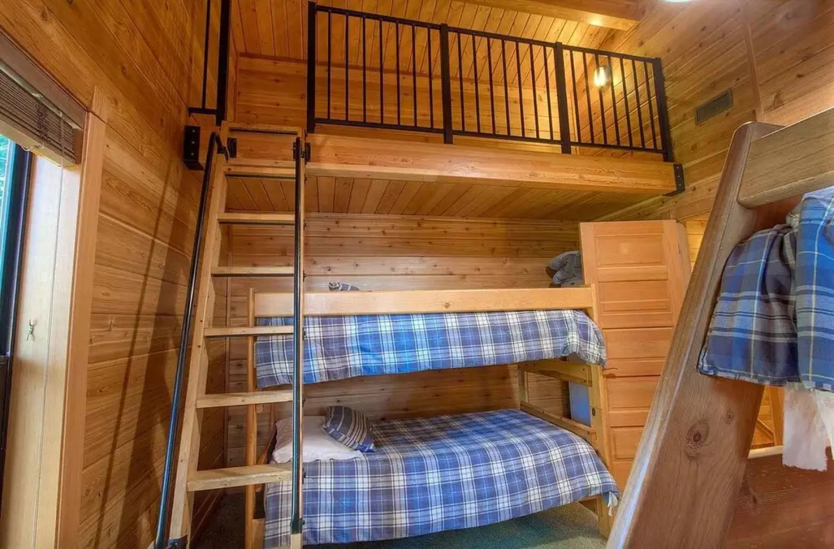 Smokey Joes - 5 Br Cabin