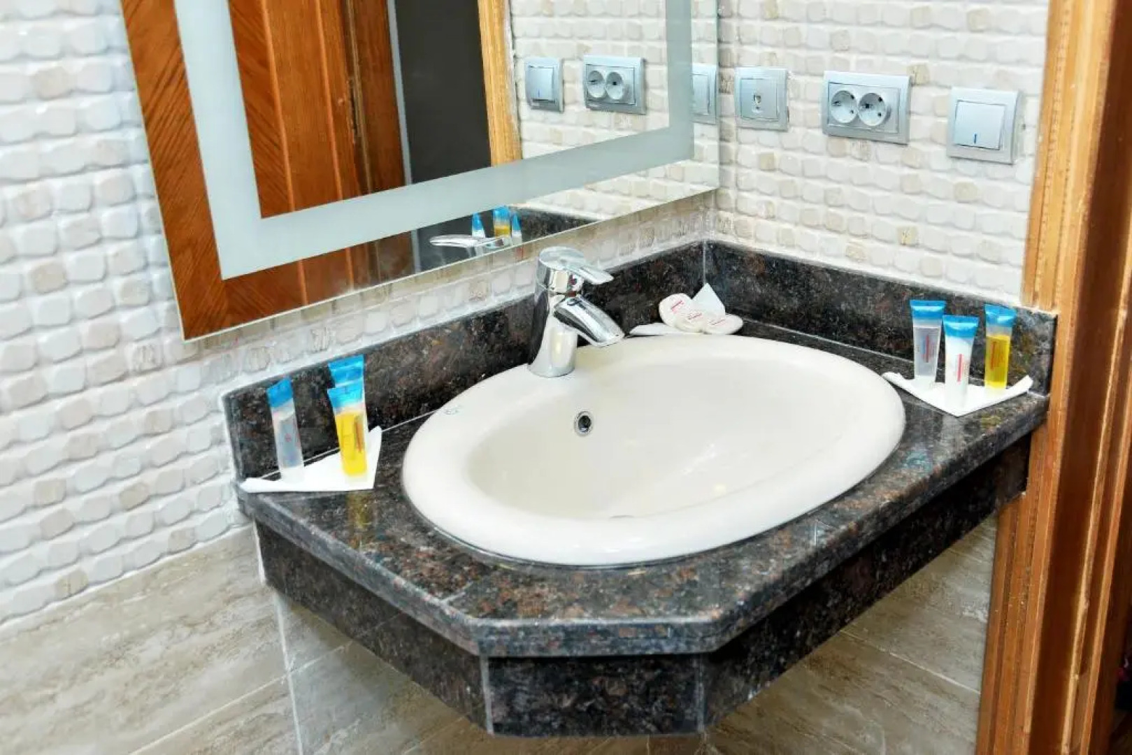 logistic hotel city stars