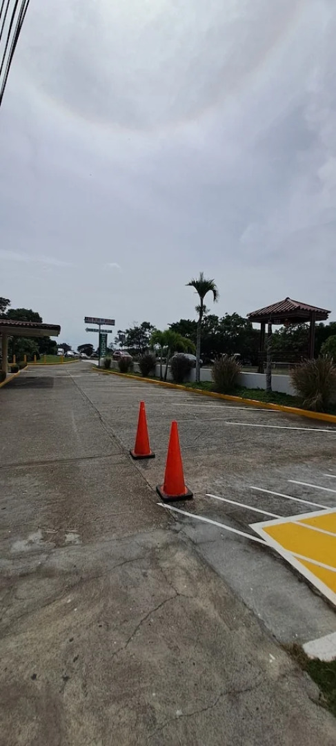 Mi Casa Asi de Grande