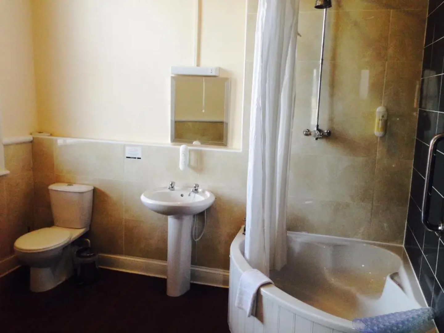 The Three Tuns Hotel Wetherspoon