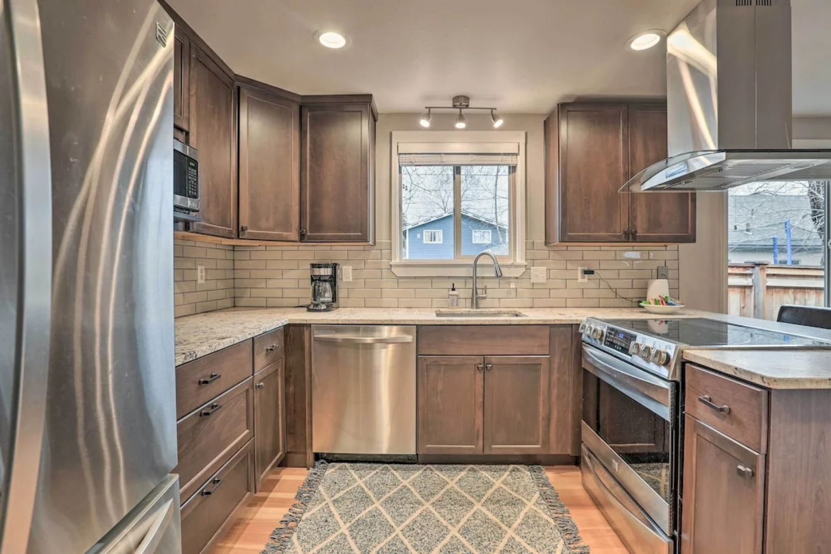 Family-friendly Redmond Getaway: Walk to Dtwn