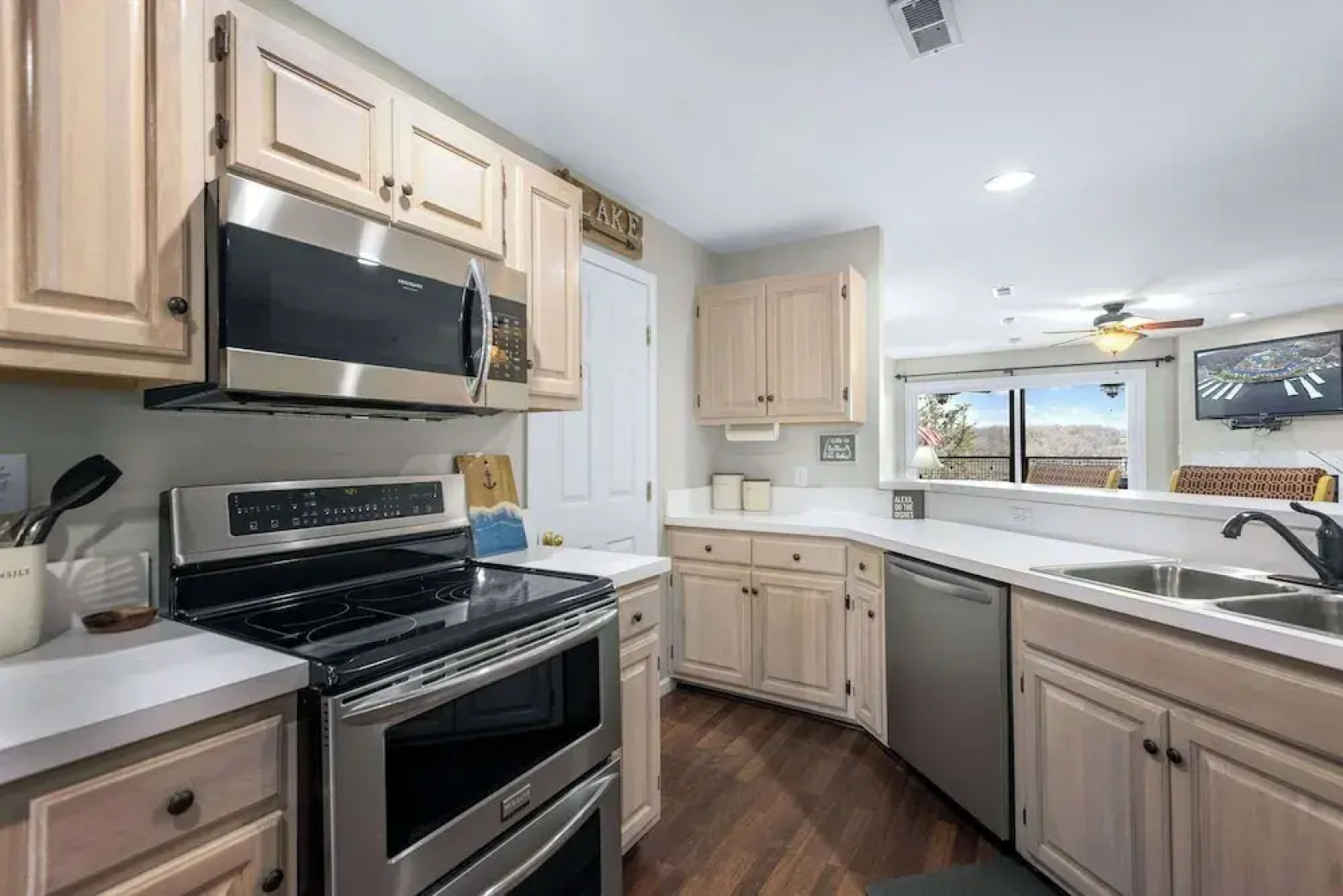 Family Lakefront Oasis Picture Perfect Retreat!