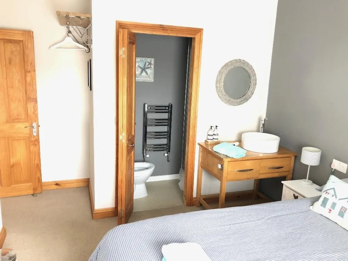 Crossvilla Guest House & Tea Room