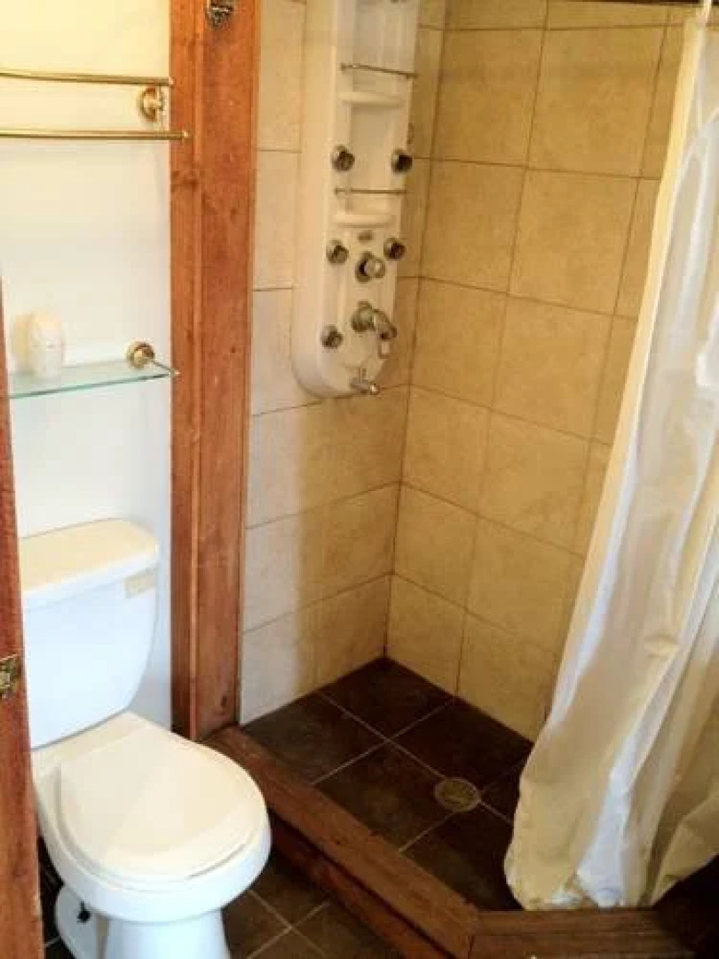 Crest Inn Suites & Cottages