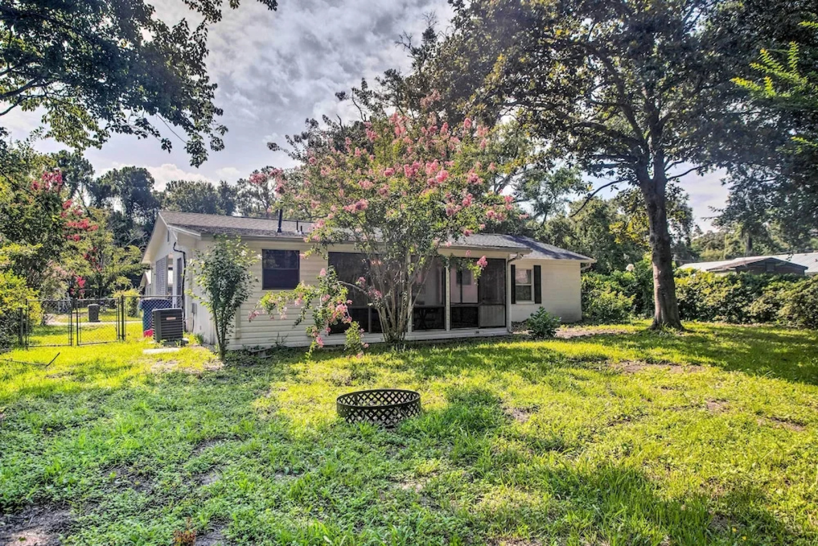 Pet-friendly Brunswick Retreat w/ Gas Grill!