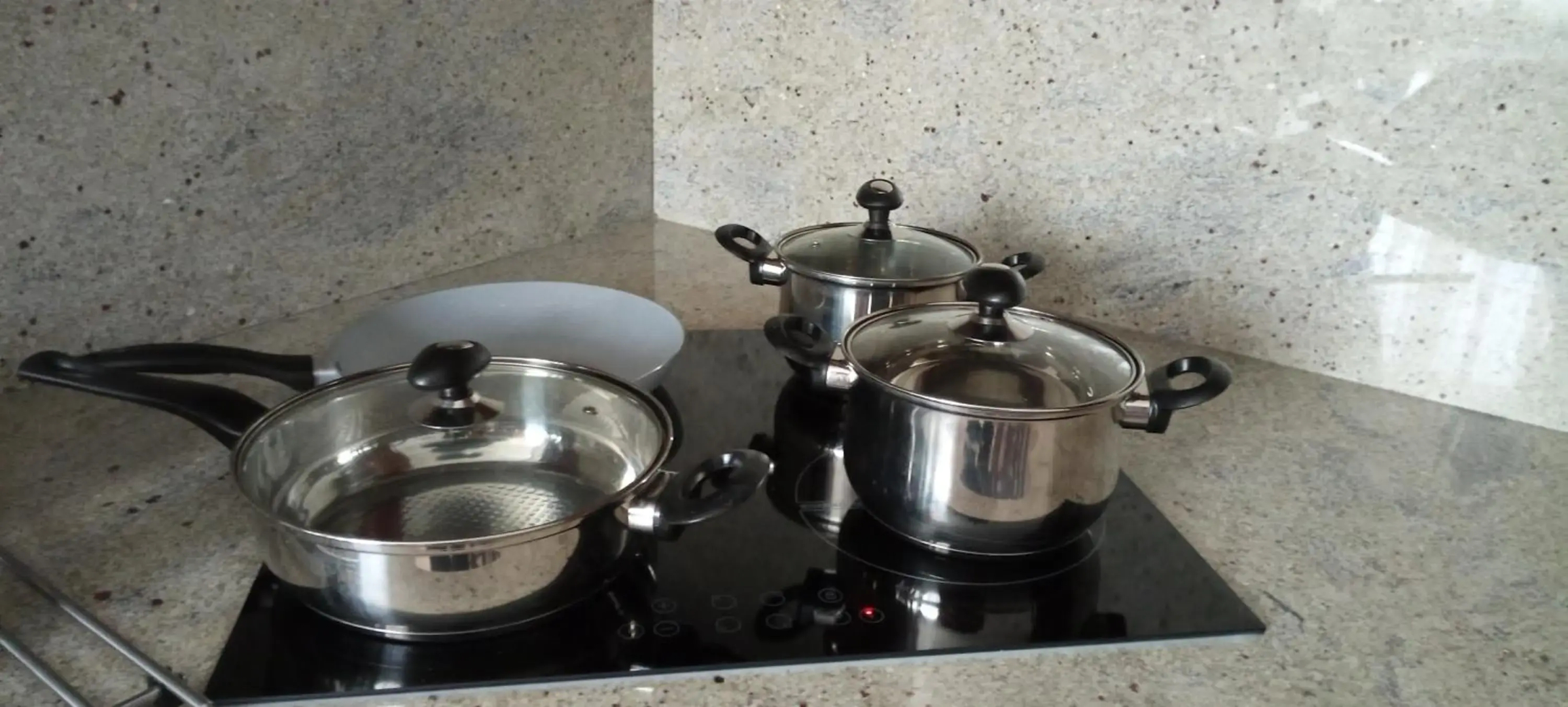 3 Bedroom Air-conditioned Apartment with Roof Terrace