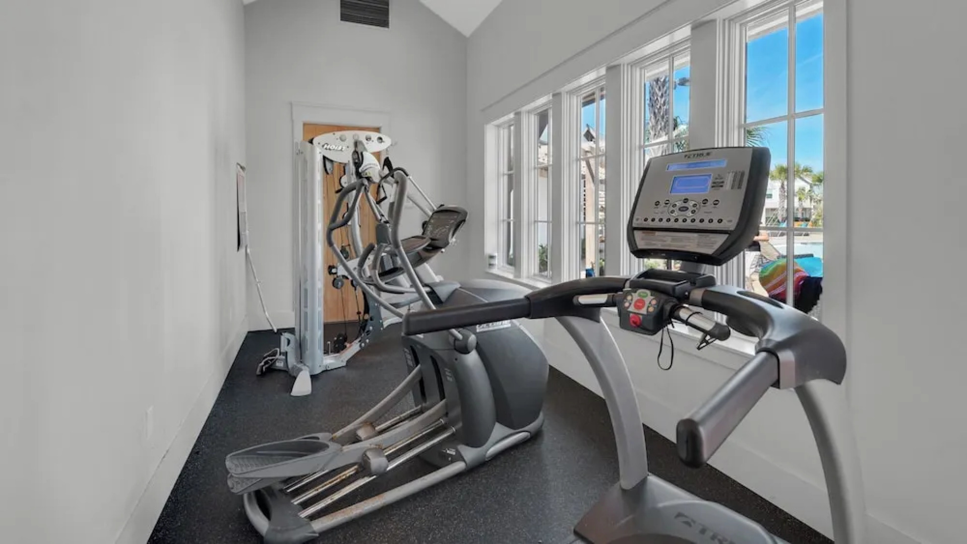 Modern Prominence Home ~ Game Room, 4 Bikes, Sleeps 13, Pet Friendly!