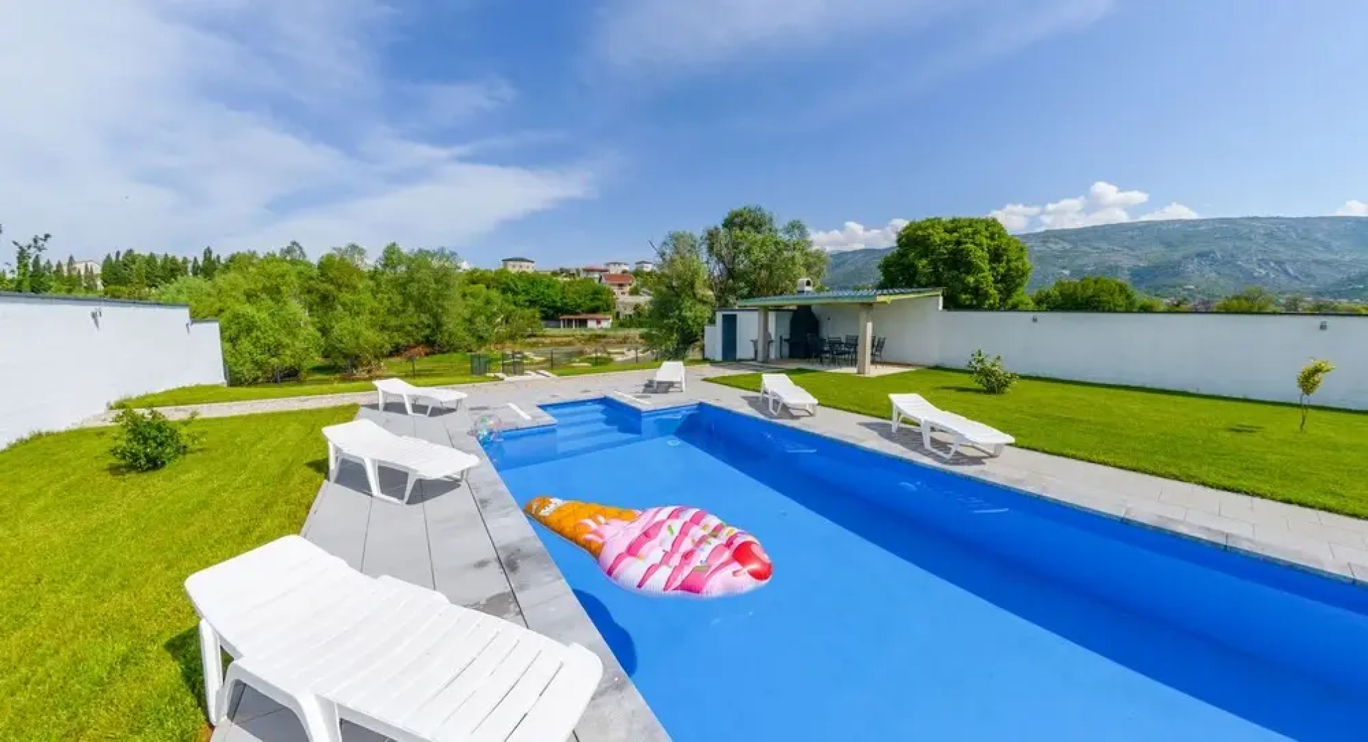 Sweet Retreat-Buna Riverside with pool