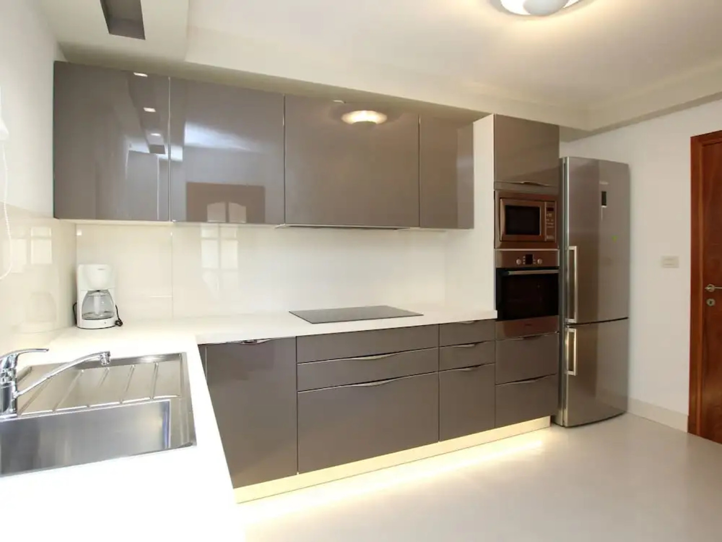 Majestic Villa in Okrug Donji With Swimming Pool