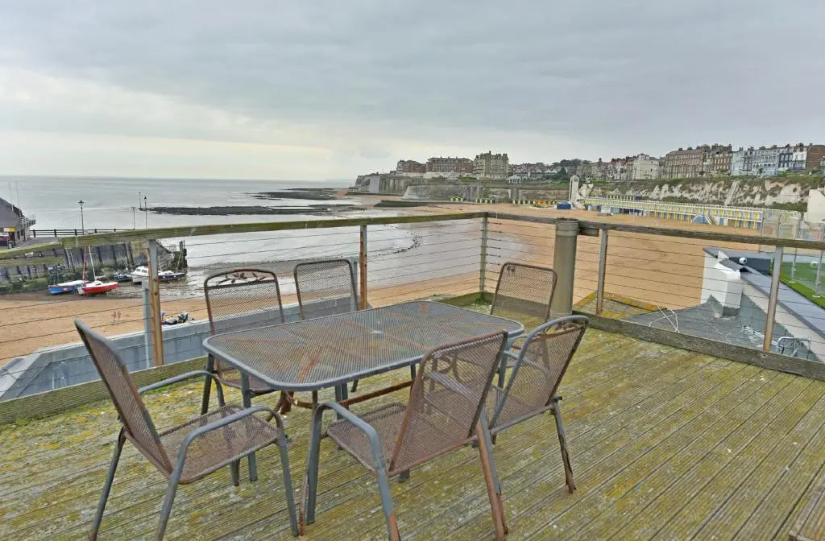 Ancient Lights - apartment overlooking Viking Bay