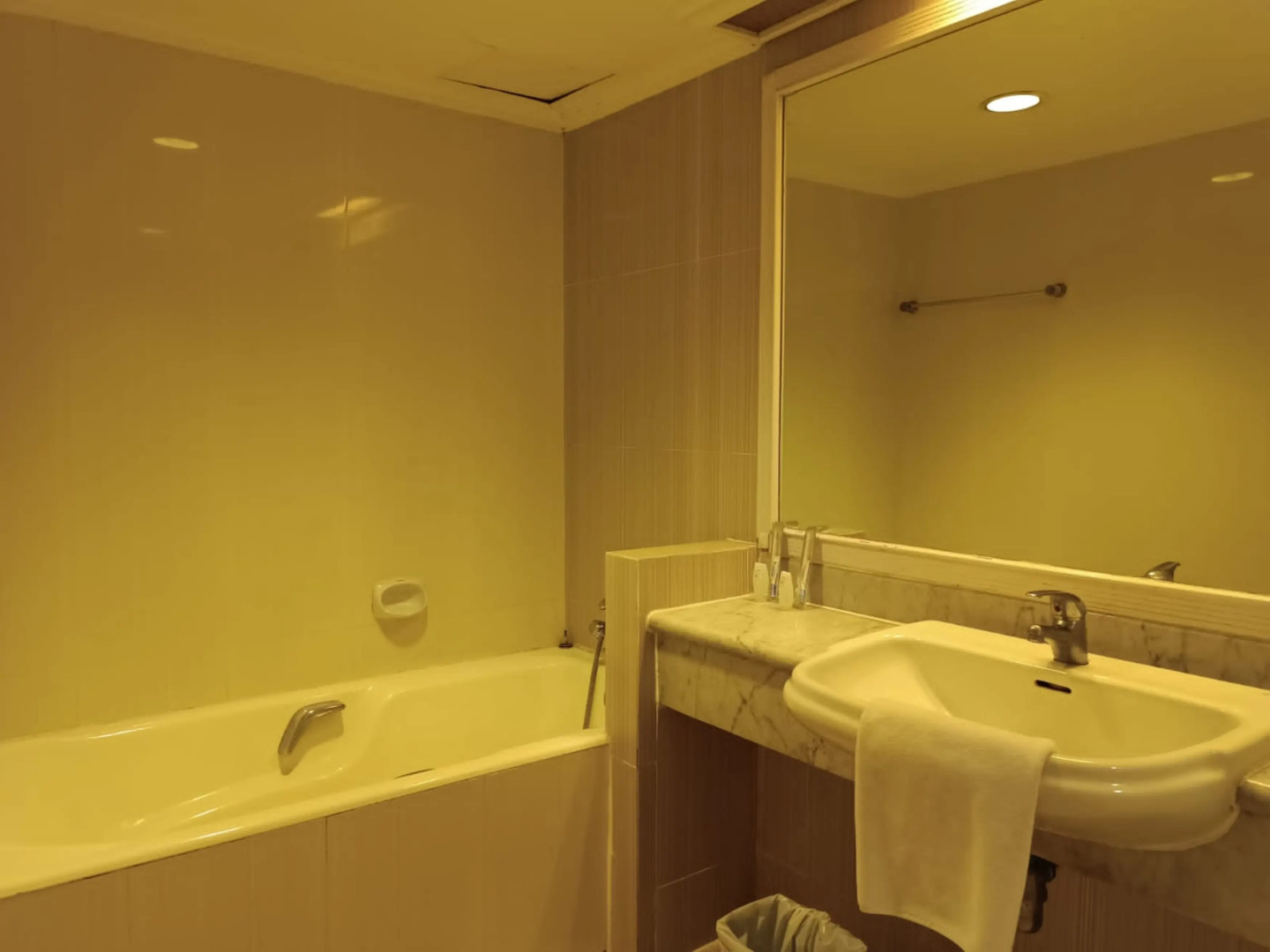 Grand Tropic Suites Hotel