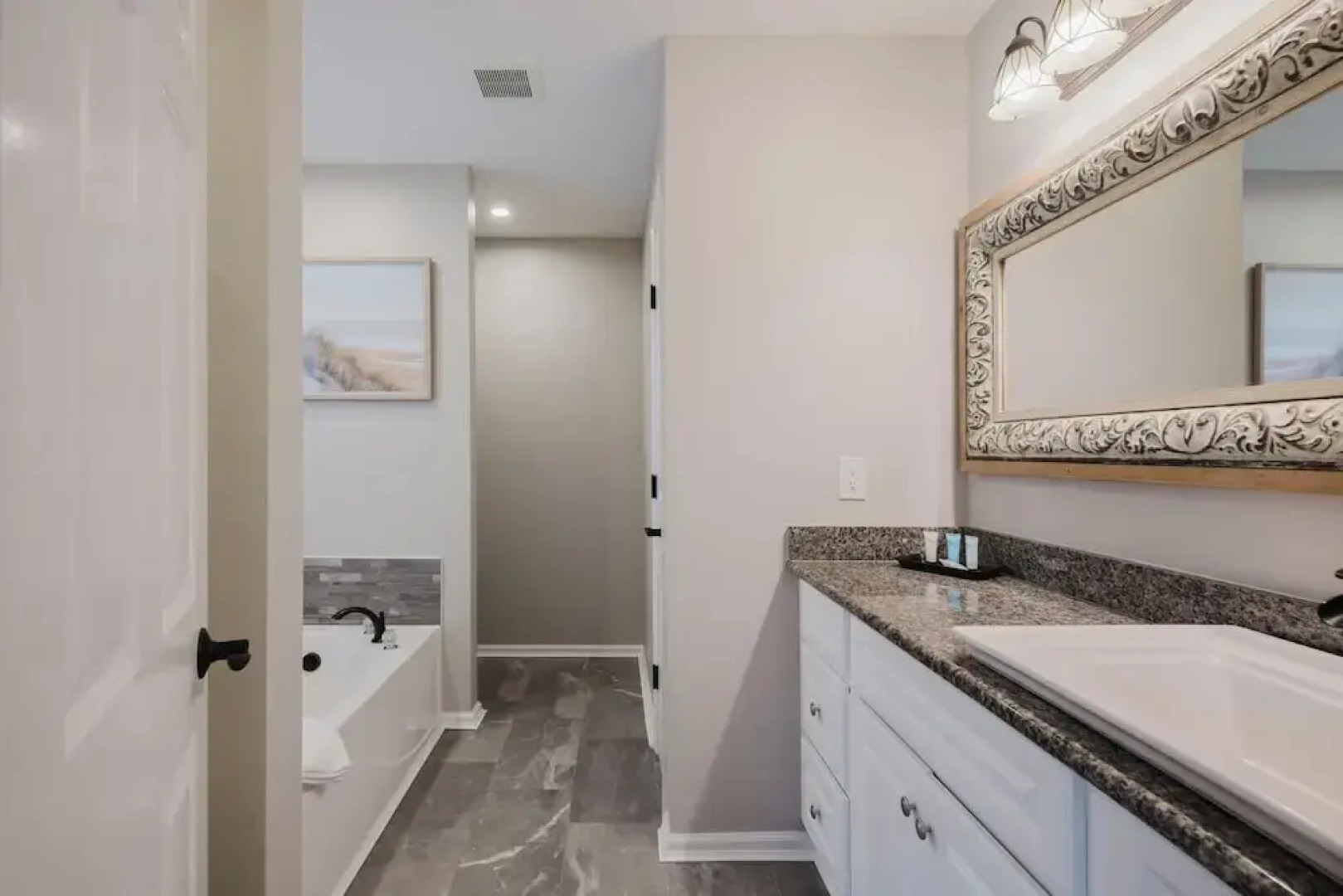 Lowcountry Lodge! In the Heart of Historic Old Town Bluffton SC