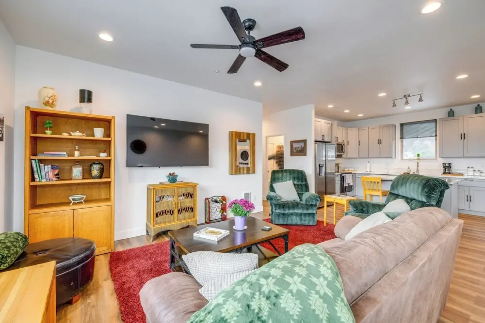 Walk to Marina: Tillamook Bay Apt w/ Water Views!