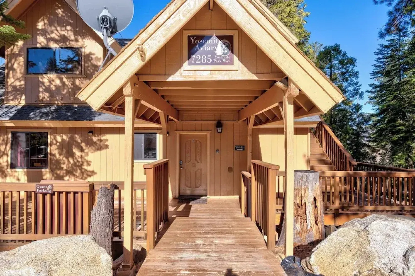 Yosemite Aviary and Quail Within Yosemite - 2 Separate Units, Up To 14 Guests!