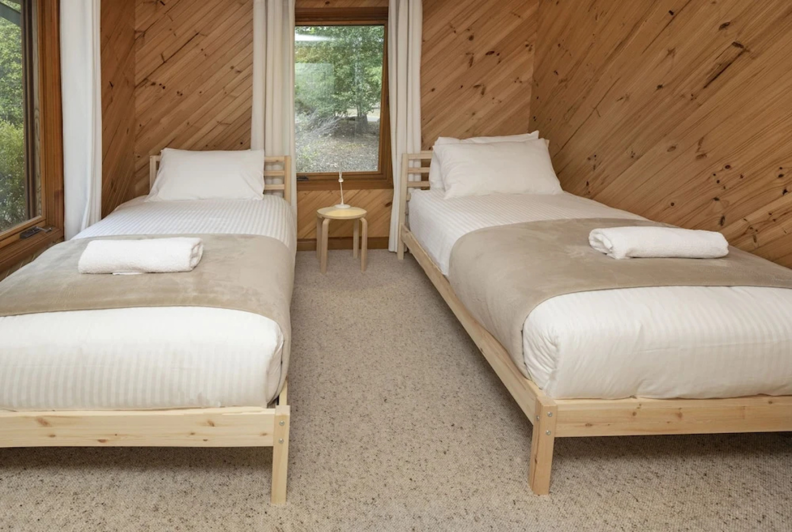 Rimrock - Superior waterfront home