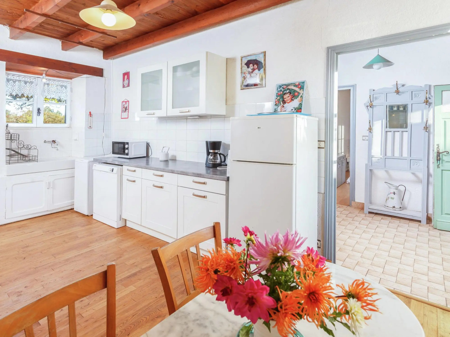 Rustic Holiday Home. In the Forest, Saint-caprais, 2 Bedrooms, 4 Person