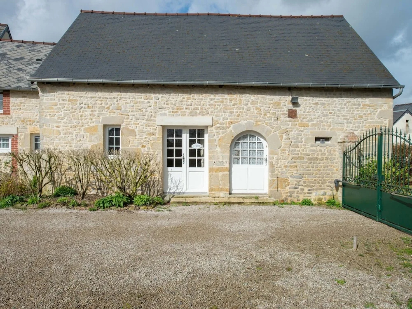 Cosy Holiday Home in Mandeville en Bassin With Garden