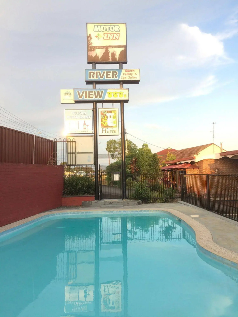 Riverview Motor Inn