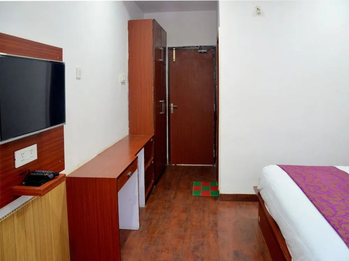 OYO 4308 Hotel Zaarang Inn