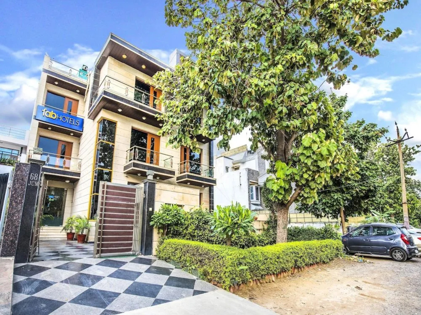 FabHotel GRD DLF Square