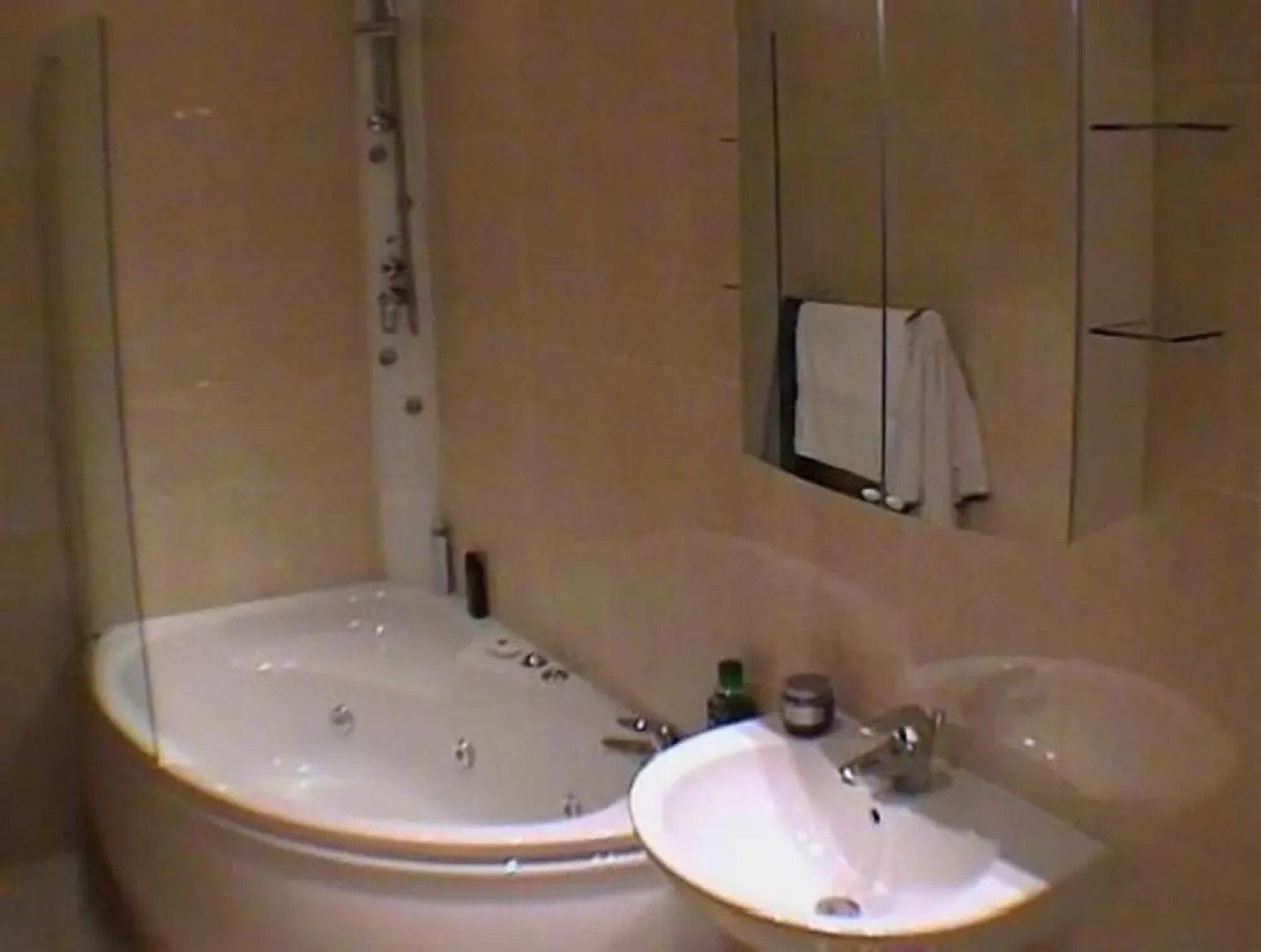 Earle House Serviced Apartments