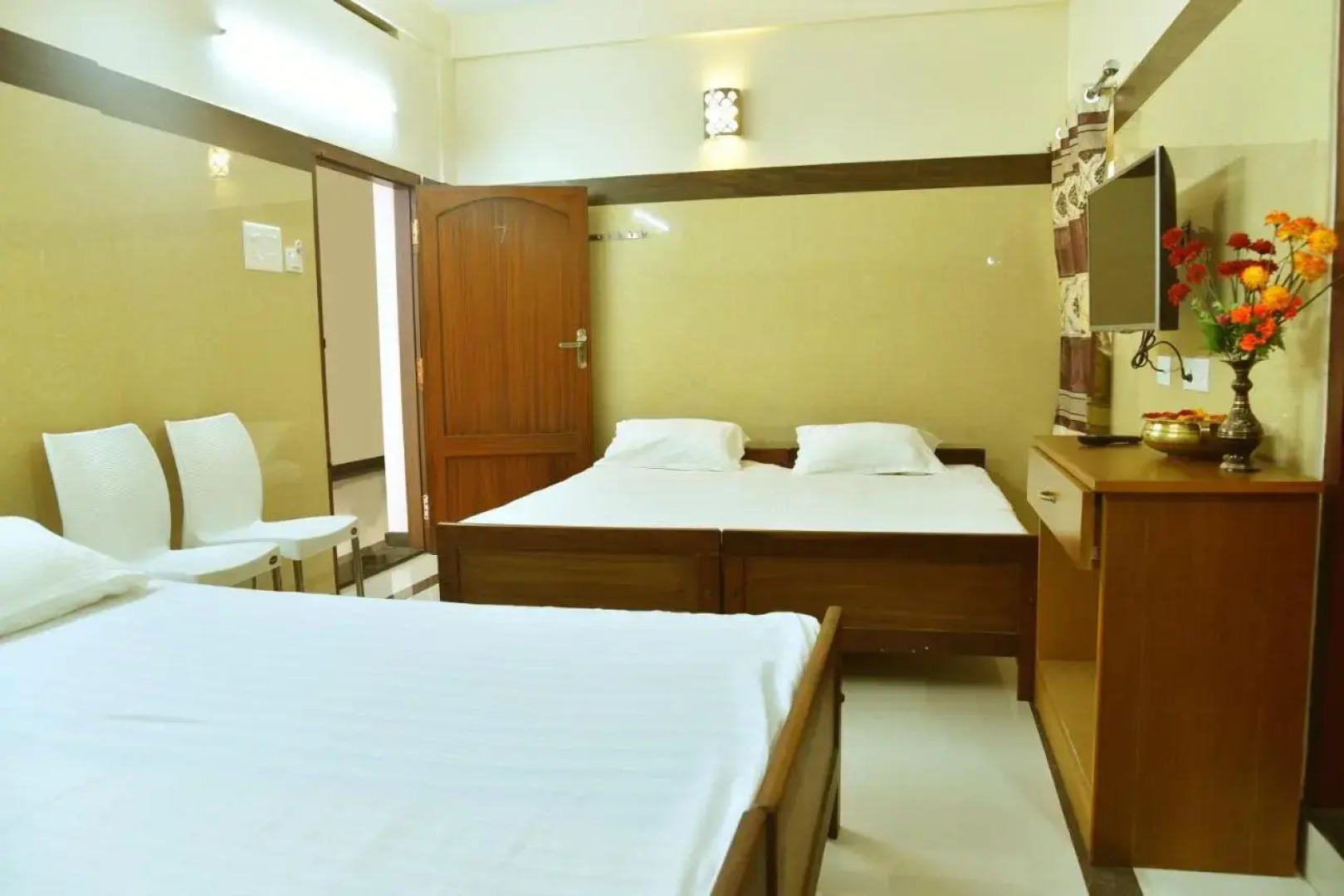 Hotel Parvathi International