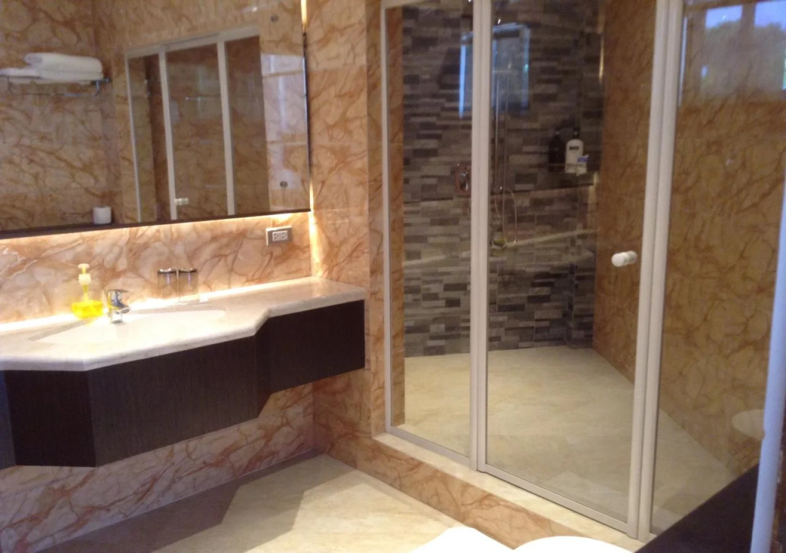 Bellagio Hills Hotel and Restaurant