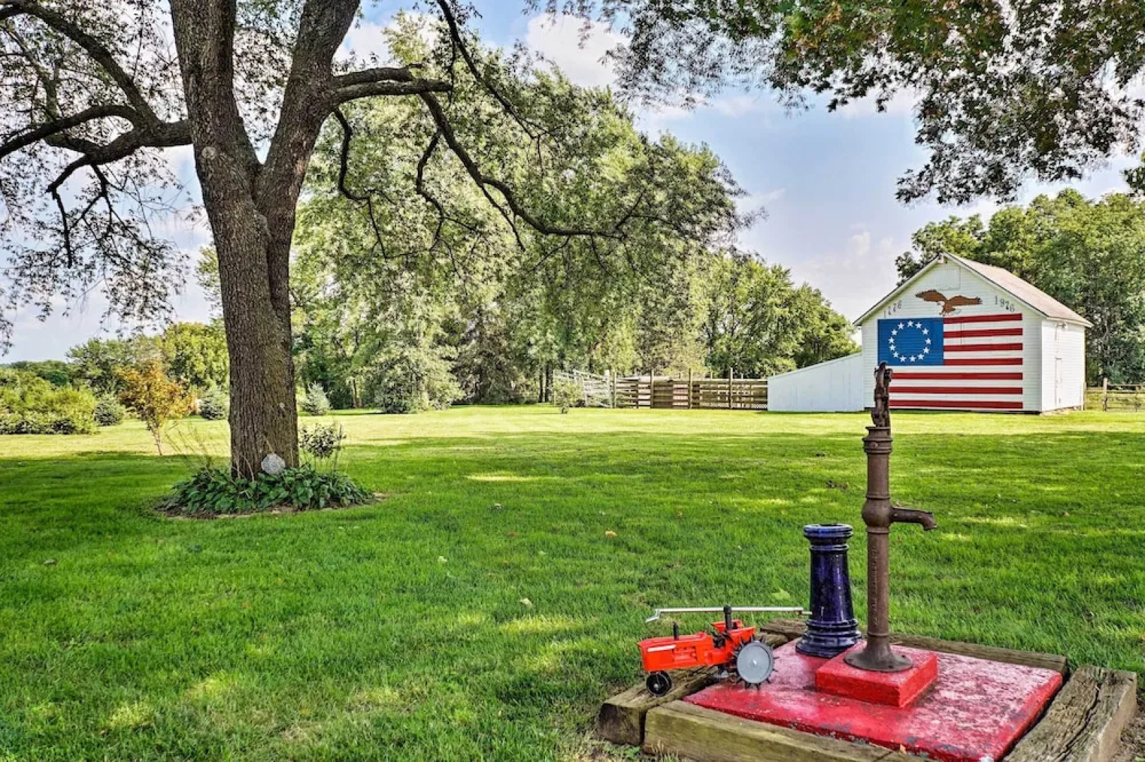 Remodeled Historic Farmhouse ~ 20 Mi to KC!