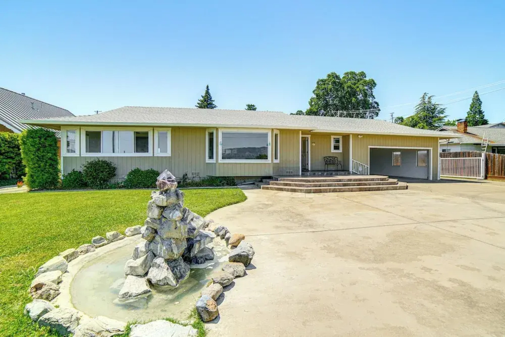 Steps to Clear Lake: Hot Tub Haven in Norcal!