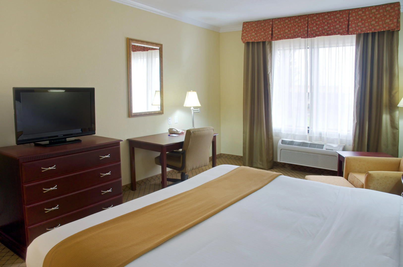 Holiday Inn Express Hotel & Suites Winnie by IHG