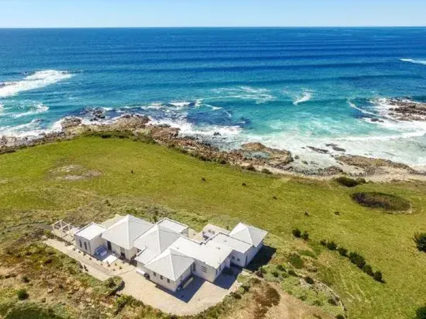 Saltwater - Absolute Oceanfront, Hot Tubs, Sauna, Fire Pits