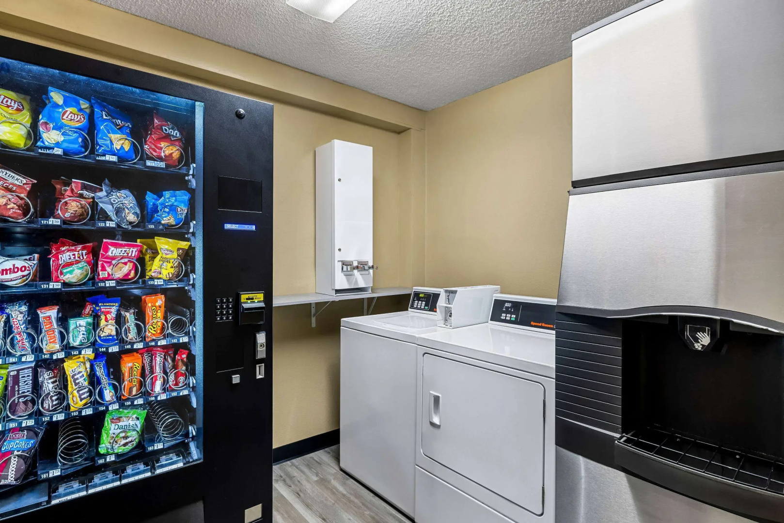 Super 8 by Wyndham Amsterdam