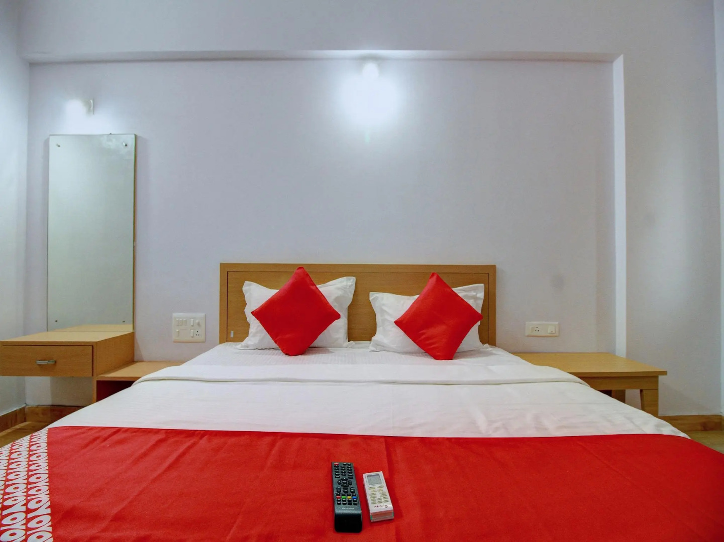 Capital O 13489 Garuda Comforts