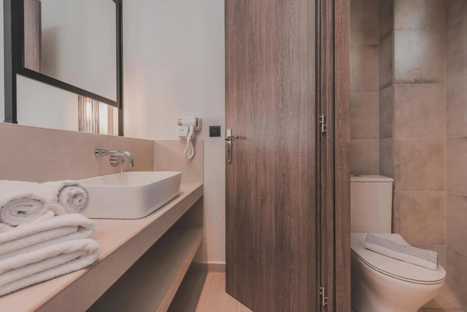 Cavo Suites