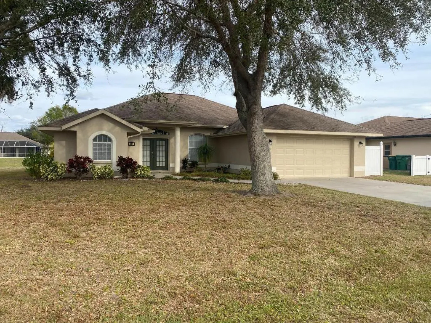 Spacious and private pool house, 15 min to beach