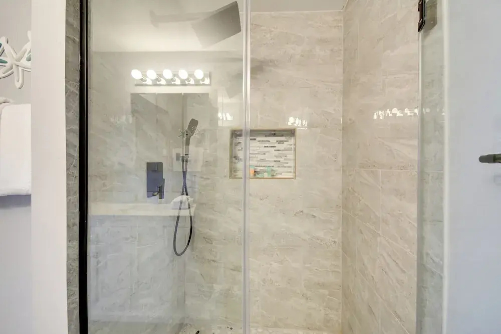 Waterfront PNW Escape w/ Deck & Beach Access!