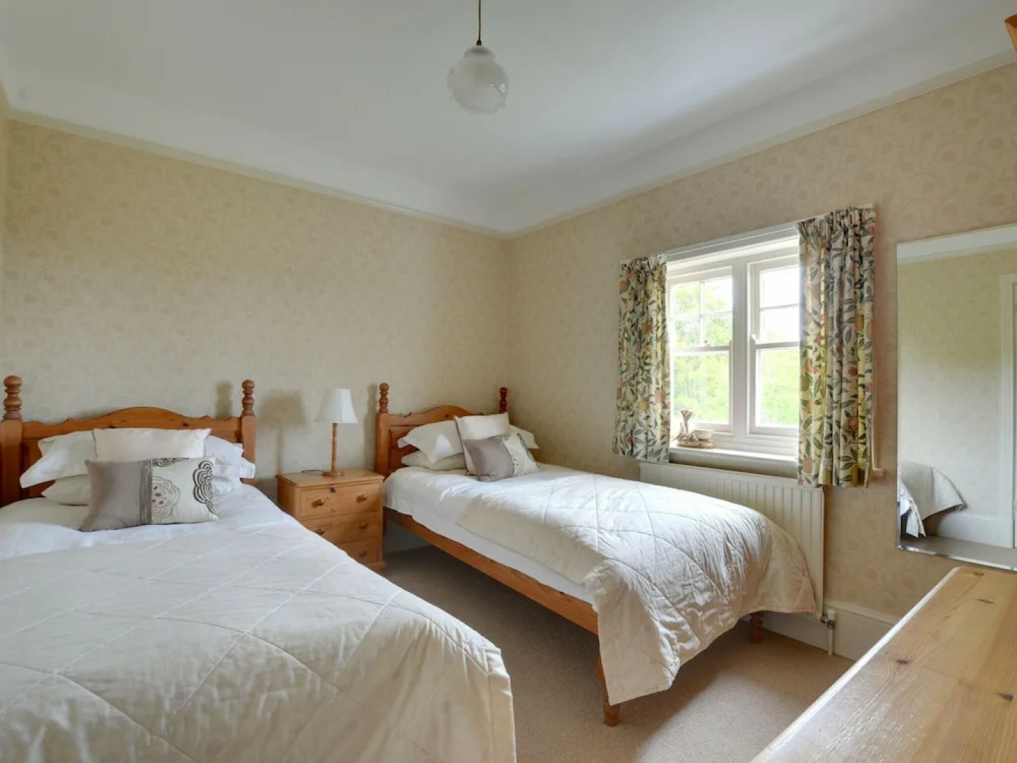 Quaint Cottage in Crowborough With Graden