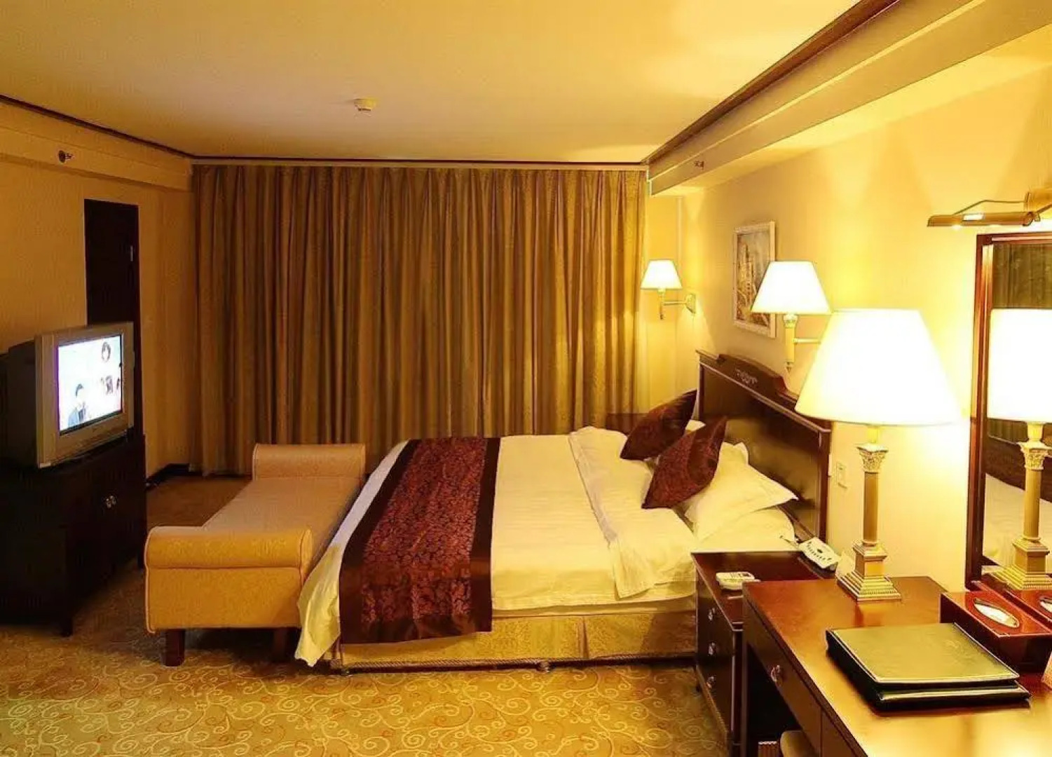 Weihai Qiming Holiday Hotel