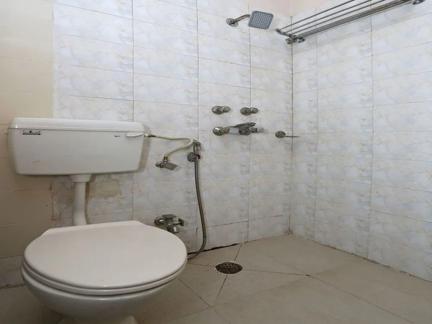 OYO 14390 Hotel Samrat