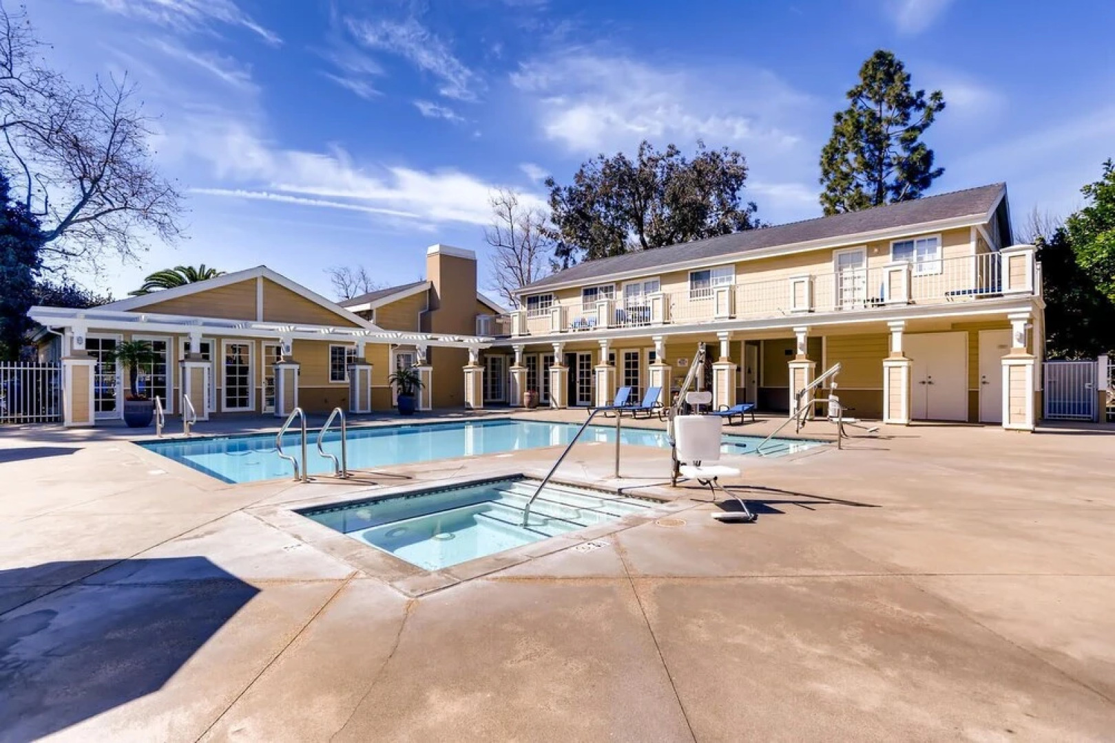 Private Entrance - 2BR Next To Ritz Carlton - Walk Down to Ocean! (MB1)